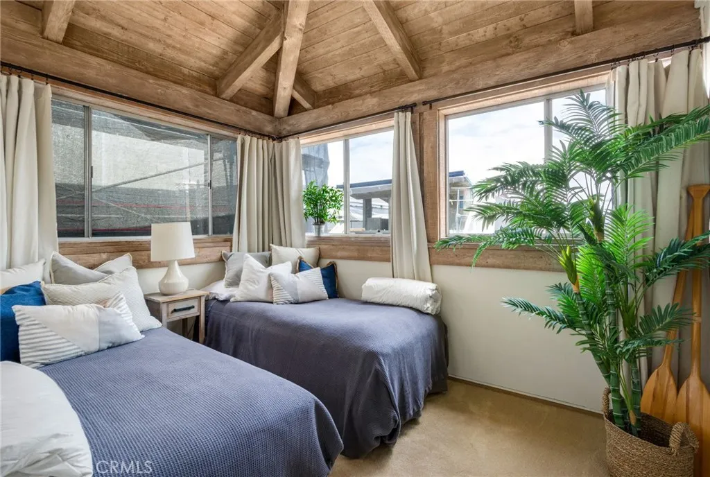 Second bonus room could be additional guest space