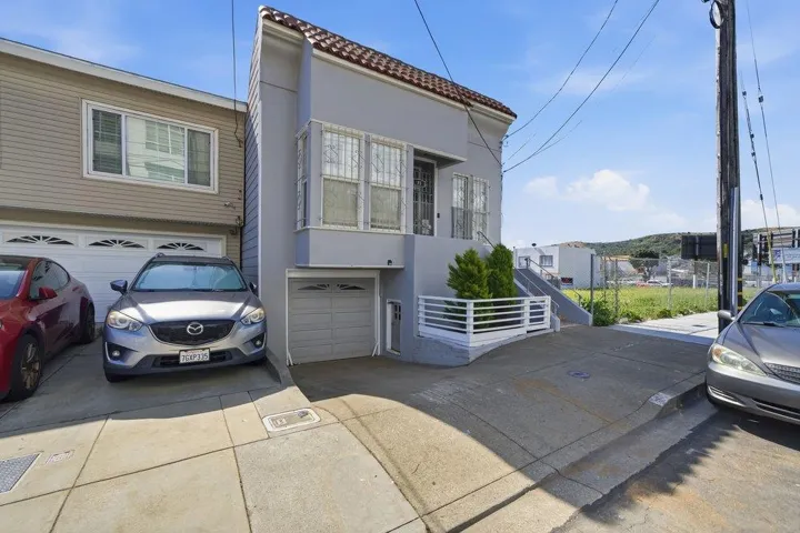 31 Rio Verde Street, Daly City, California 94014