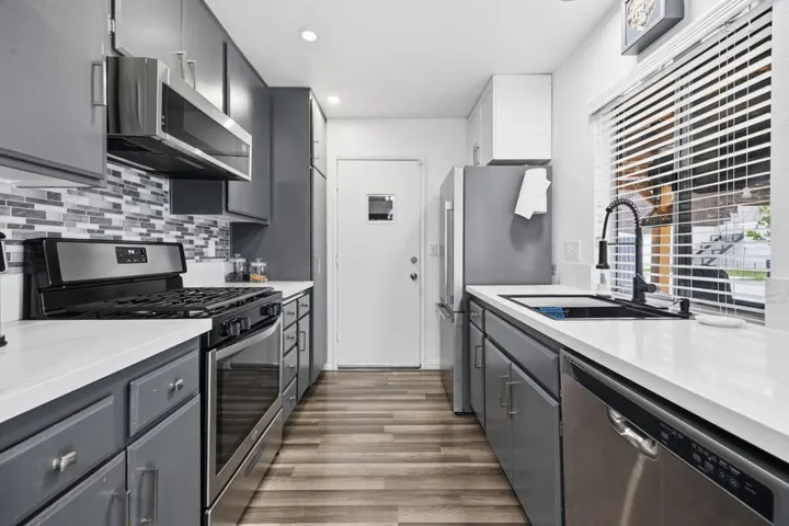 10-web-or-mls-12320-mint-ct