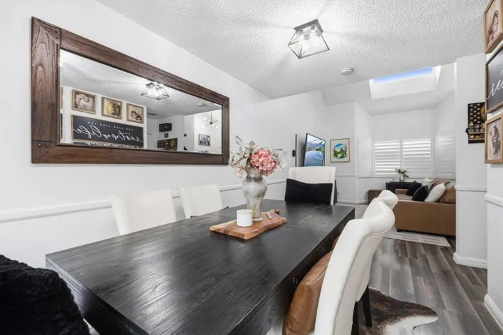 8-web-or-mls-12320-mint-ct