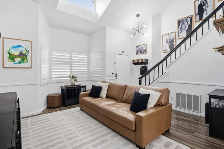 5-web-or-mls-12320-mint-ct
