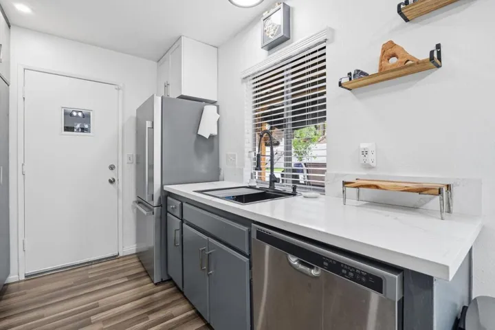12-web-or-mls-12320-mint-ct