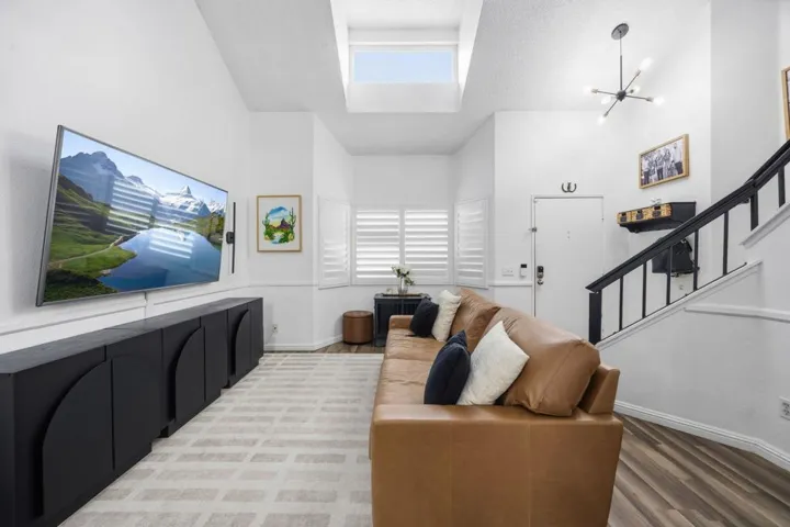 4-web-or-mls-12320-mint-ct
