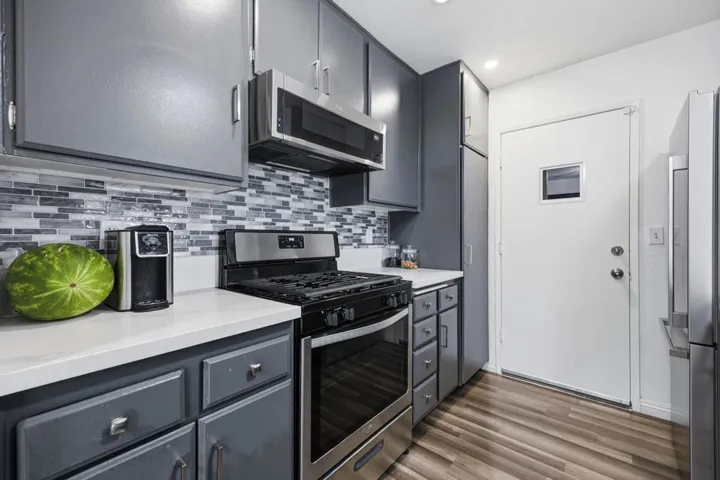 11-web-or-mls-12320-mint-ct