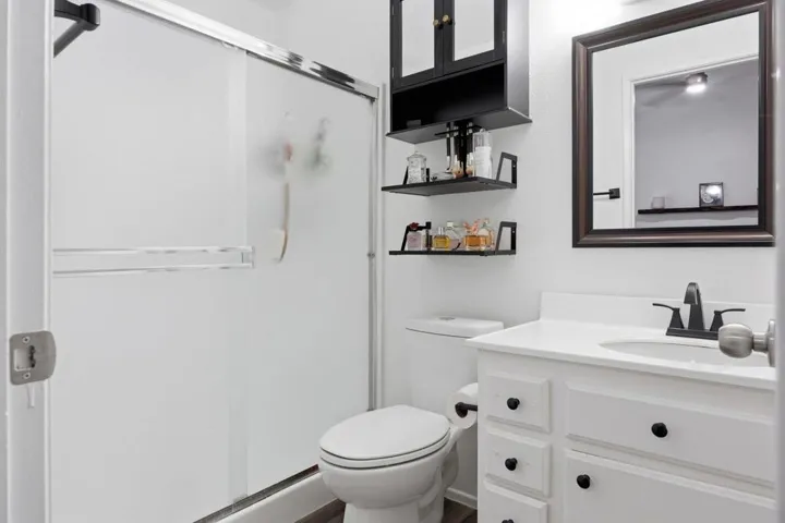23-web-or-mls-12320-mint-ct