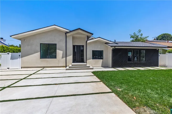 19041 Schoenborn, Northridge, California 91324