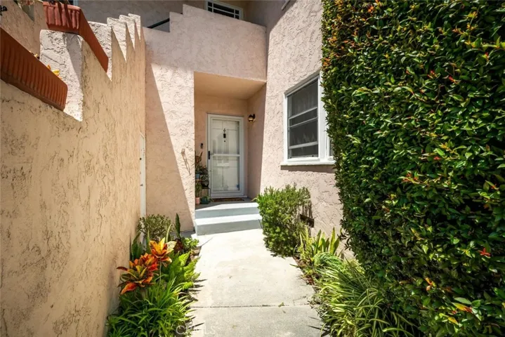 235 Termino 4, Long Beach, California 90803