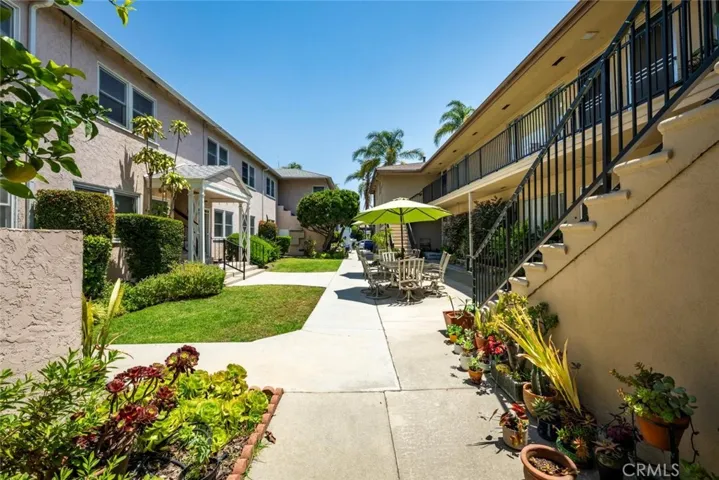 235 Termino 4, Long Beach, California 90803