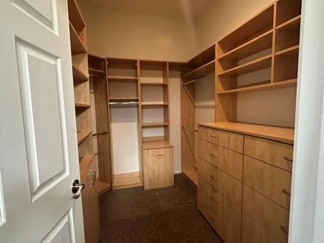 walk-in closet