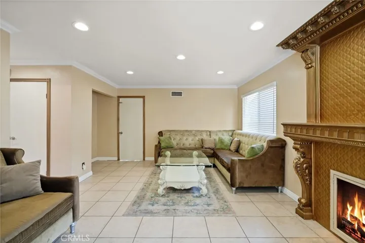 8333 Topeka Drive, Northridge, California 91324