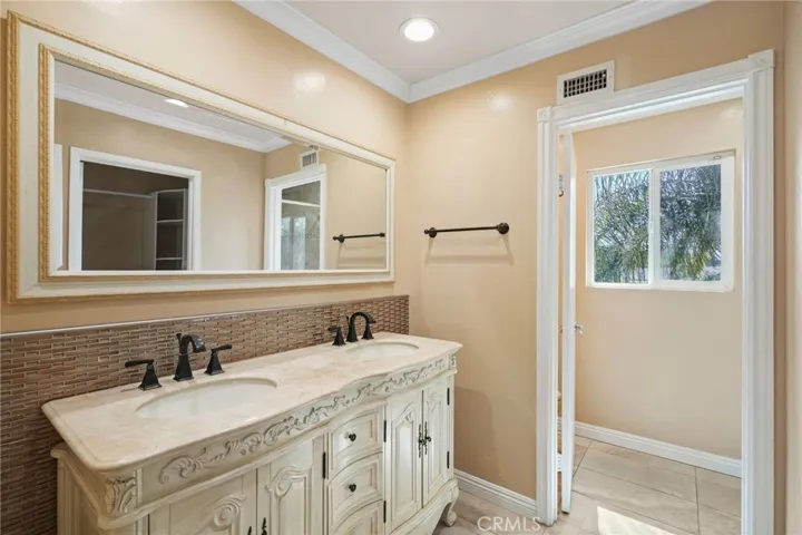 8333 Topeka Drive, Northridge, California 91324