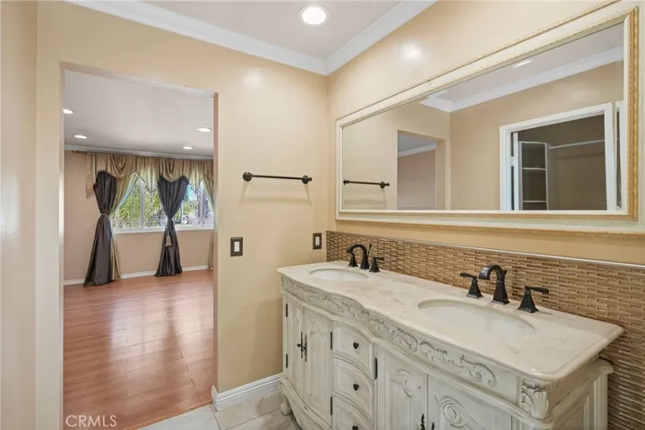 8333 Topeka Drive, Northridge, California 91324