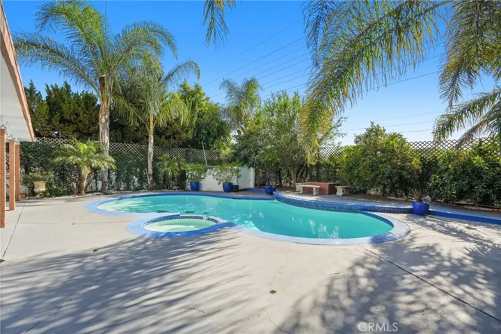 8333 Topeka Drive, Northridge, California 91324