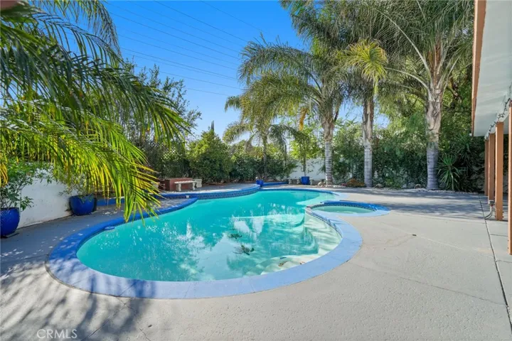 8333 Topeka Drive, Northridge, California 91324
