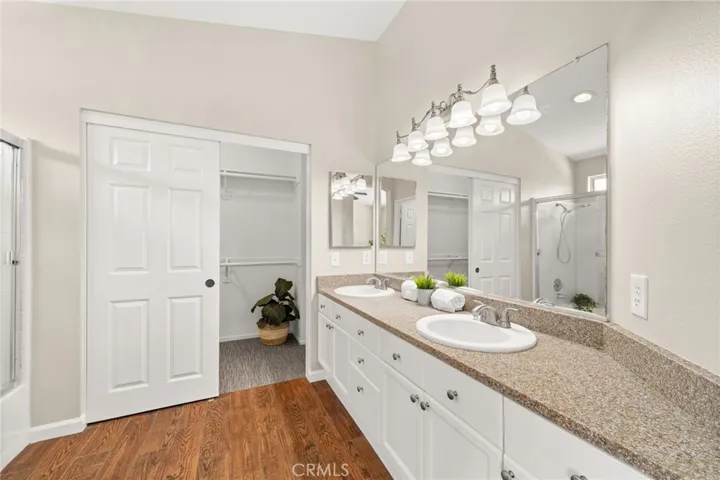 Duel vanity primary ensuite