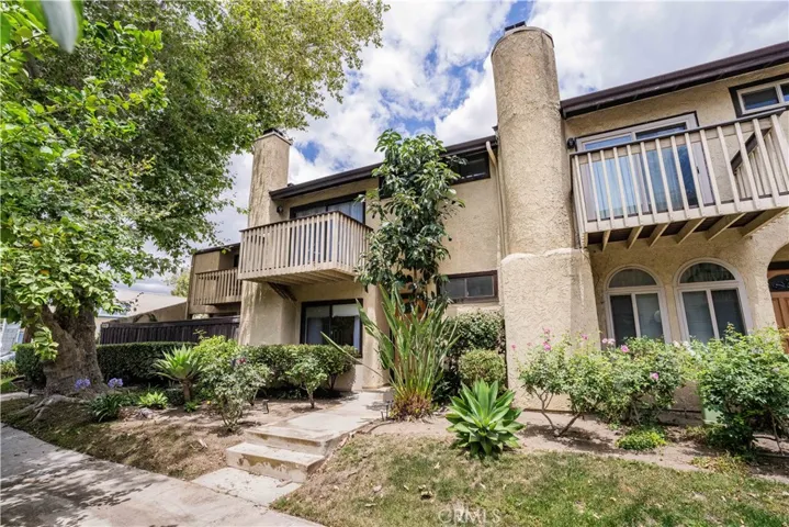 6746 Encino, Lake Balboa, California 91406