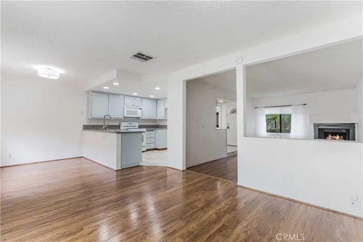6746 Encino, Lake Balboa, California 91406