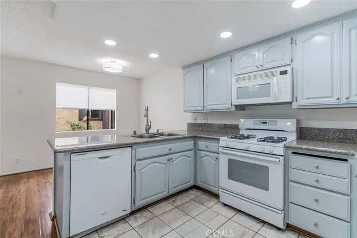 6746 Encino, Lake Balboa, California 91406