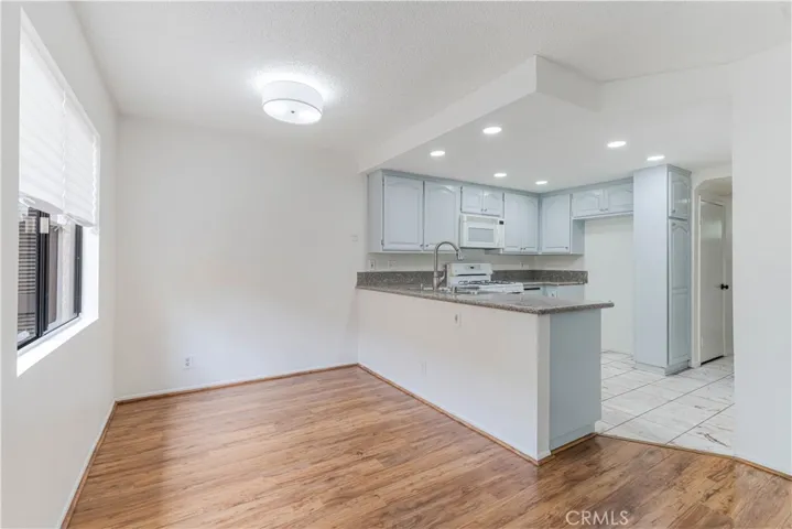 6746 Encino, Lake Balboa, California 91406