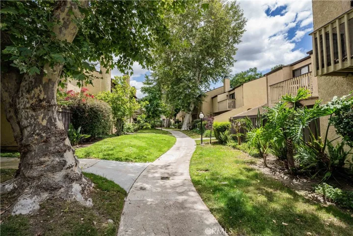 6746 Encino, Lake Balboa, California 91406