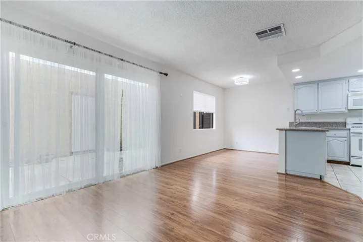 6746 Encino, Lake Balboa, California 91406
