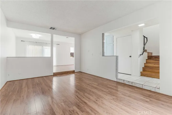 6746 Encino, Lake Balboa, California 91406