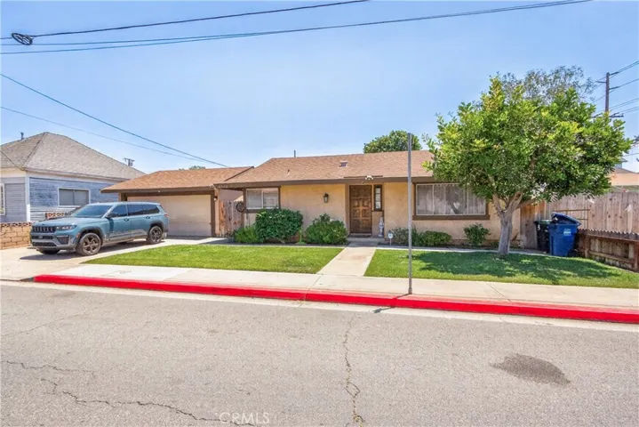 3 bedrooms 2 baths on Spring Street