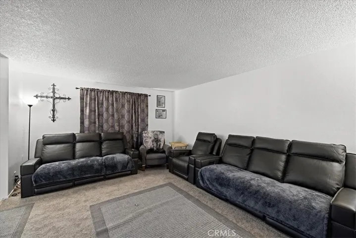 3 bdr, 1, 3/4 & 1/2 baths,  two story vaulted ceiling unit.