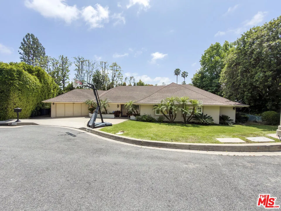 1094 Garden Ln