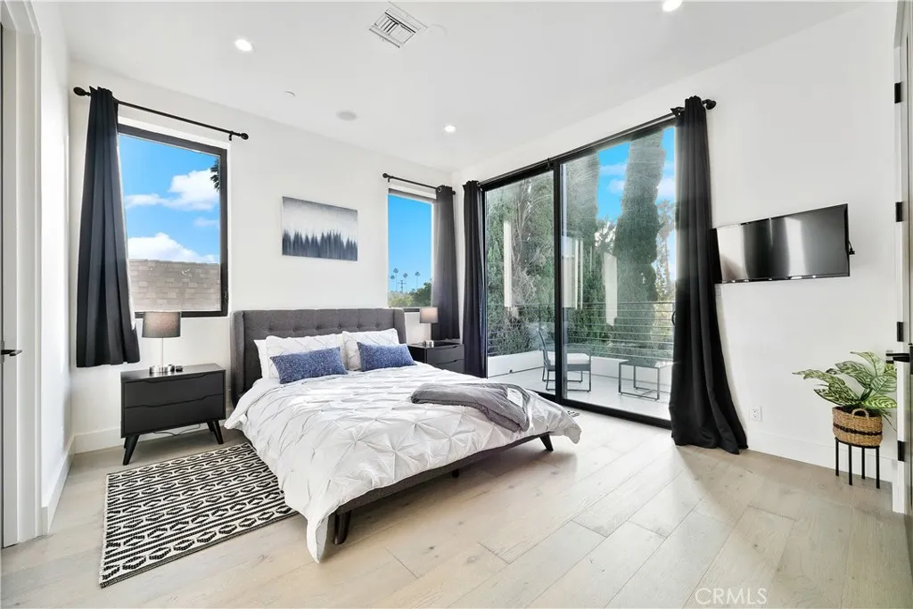454 S Holt Avenue, Beverly Hills, California 90048 — photo 5