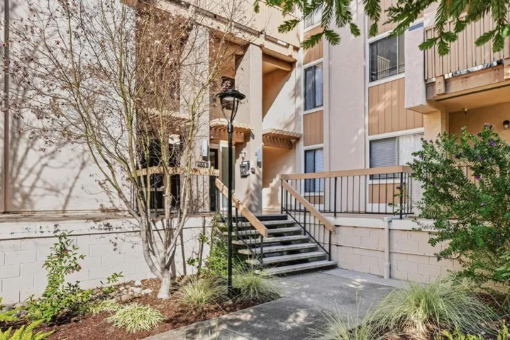 400 Ortega Avenue 216, Mountain View, California 94040