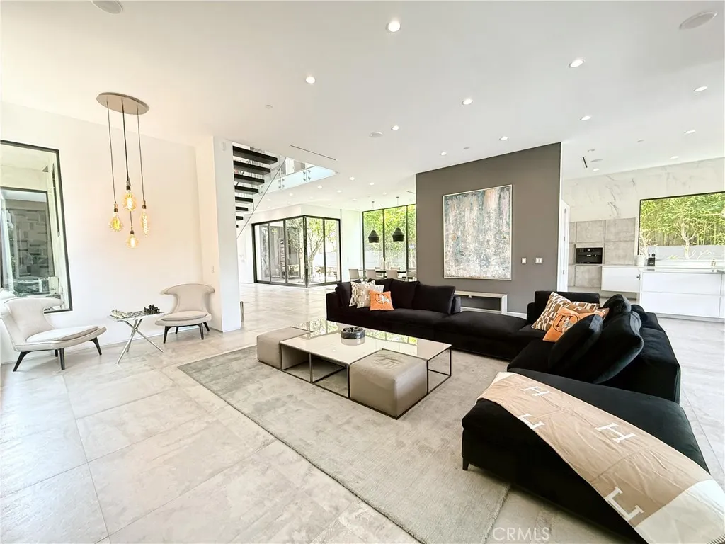 415 N Martel Avenue, Los Angeles, California 90036 — photo 4