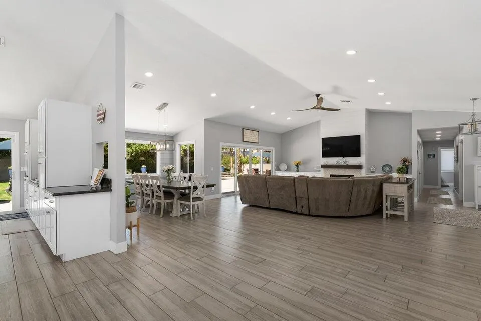39369 Regency -great room
