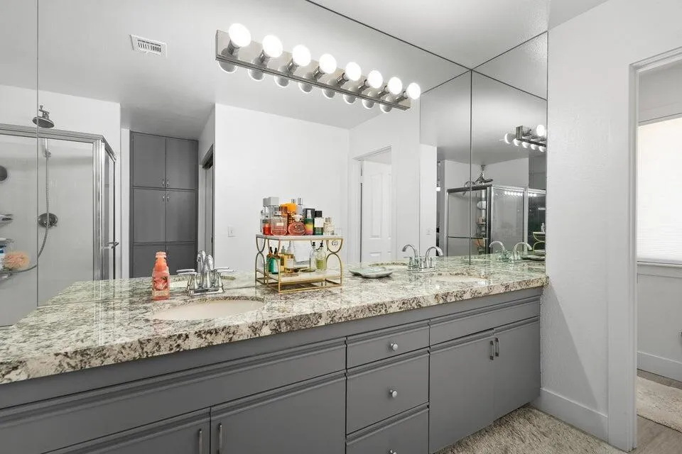 39 regency primary bathroom 2