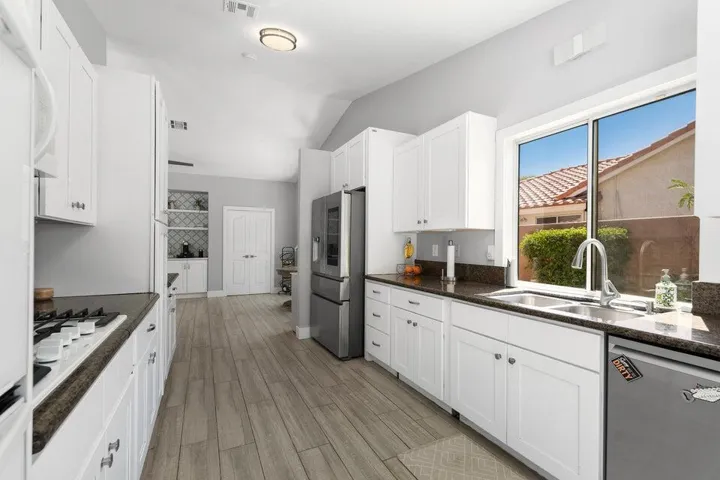 39 kitchen towards dining area
