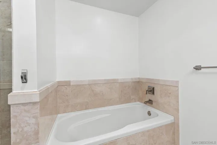 700 W E Street 2905, San Diego, California 92101