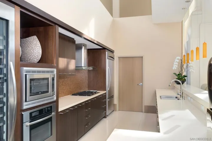 700 W E Street 2905, San Diego, California 92101