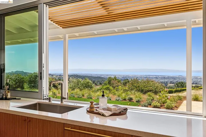 14001 Skyline Blvd, Oakland, California 94619