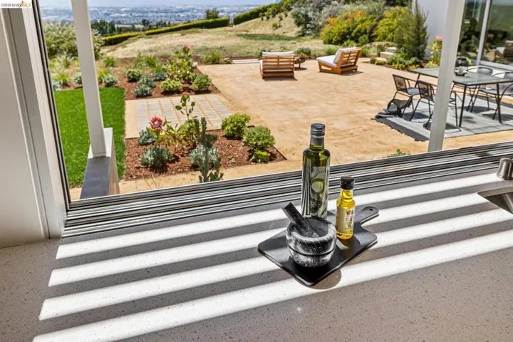 14001 Skyline Blvd, Oakland, California 94619