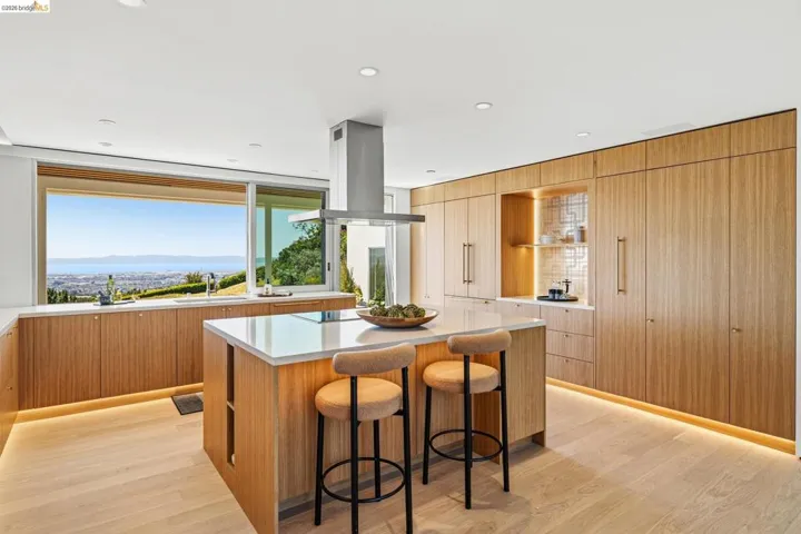 14001 Skyline Blvd, Oakland, California 94619