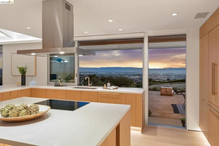 14001 Skyline Blvd, Oakland, California 94619