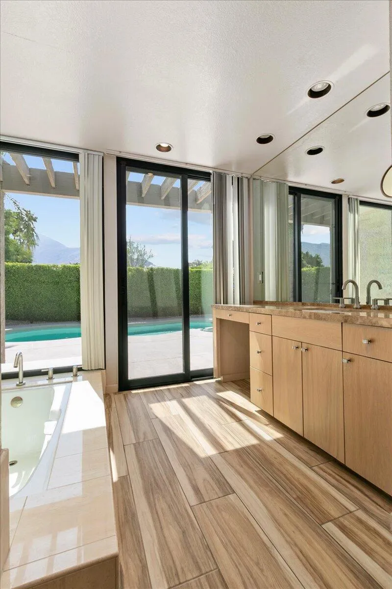 MASTER BATH 3