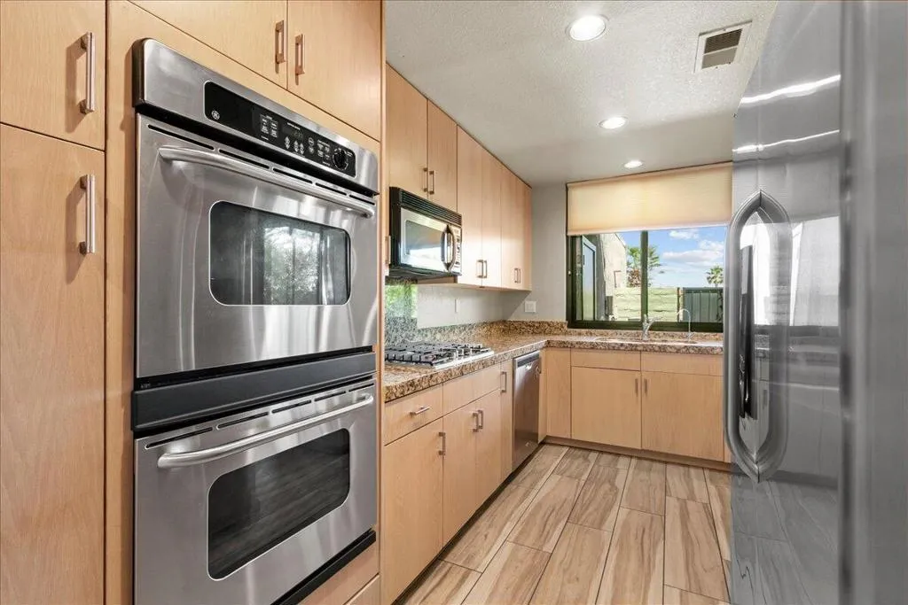 KITCHEN APPLIANCES
