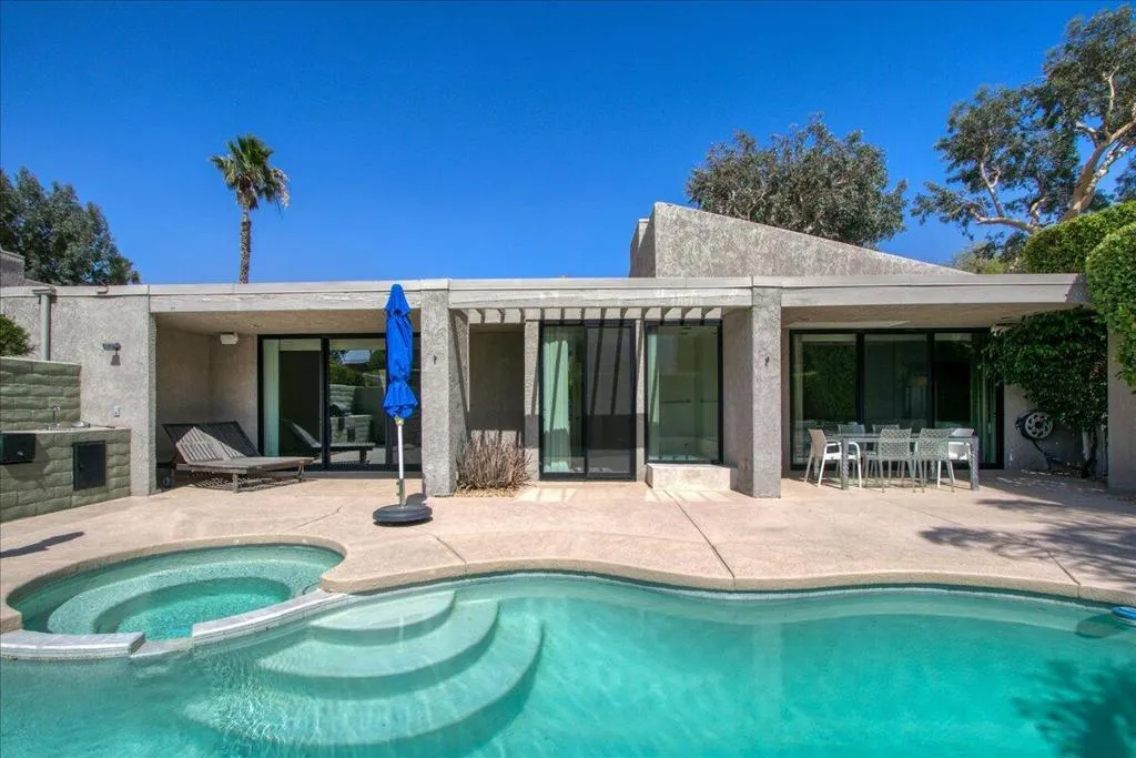 POOL HOUSE