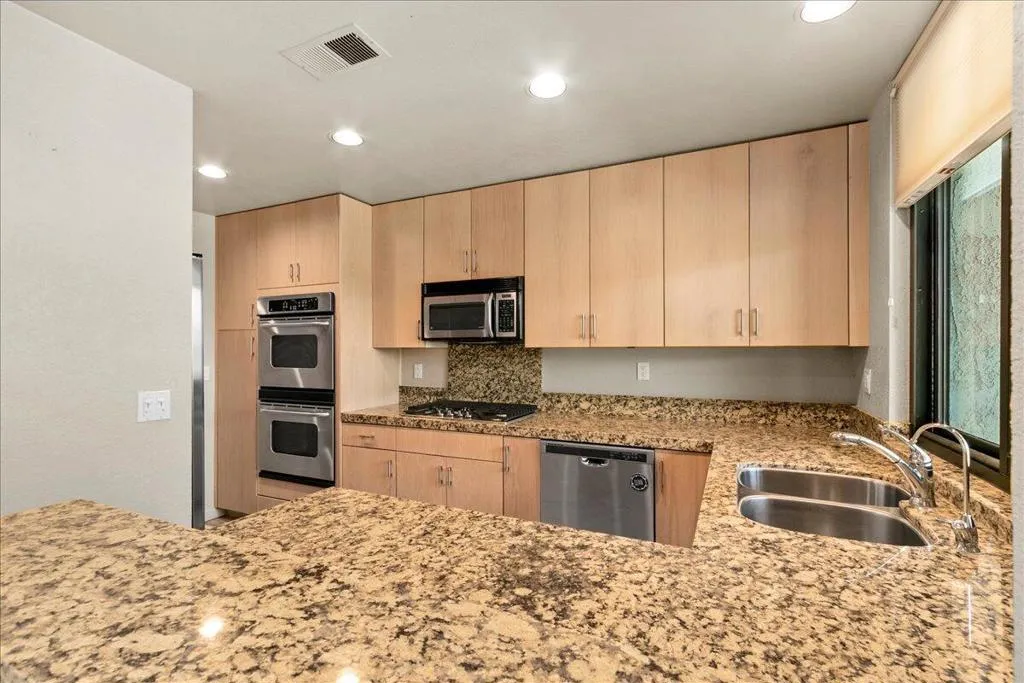 KITCHEN 1