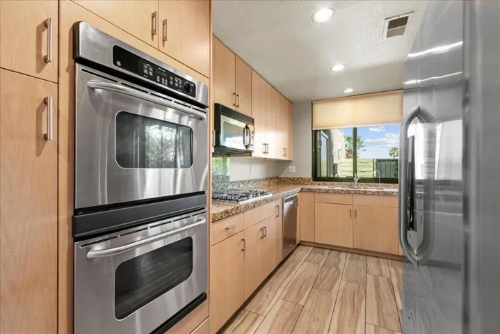 KITCHEN APPLIANCES