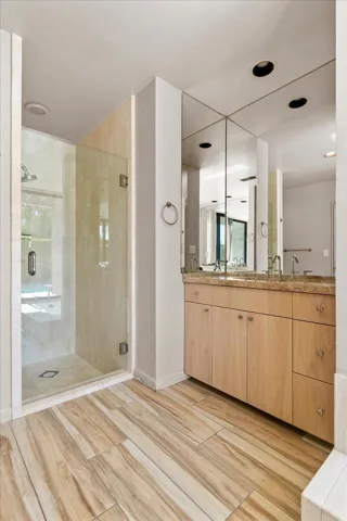 MASTER BATH 4