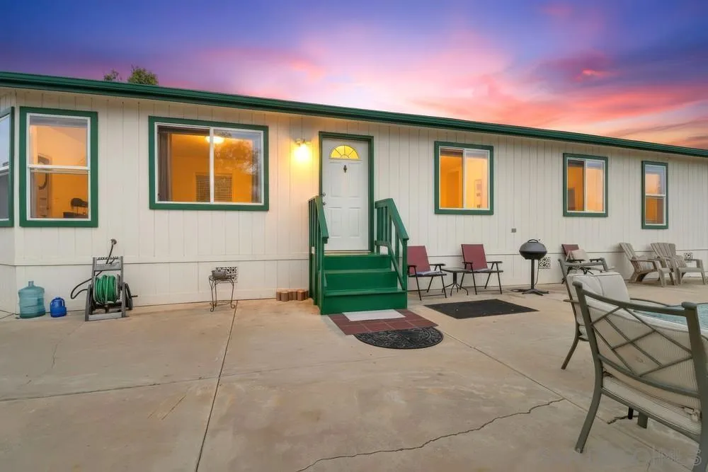 https://zimg.paragon.ice.com/ParagonImages/Property/PA/SDMLS/260012919/1/120/90/89baedd134b793976316dccce0687931/3/3e975faccca4b770afadb5339a0bbf5f/260012919-99f50912-53a4-43f4-9578-23f220752063.JPG