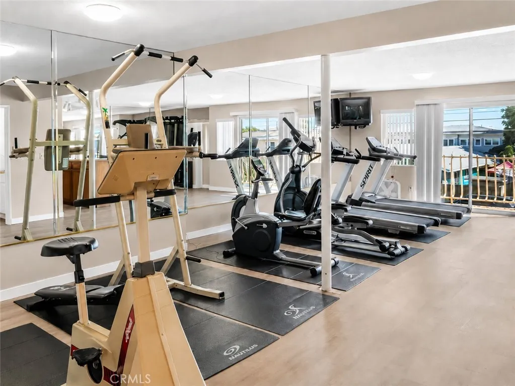 Community gym/cardio area
