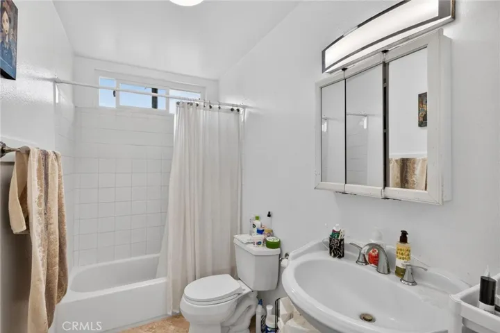 16421 S Manhattan Place, Gardena, California 90247